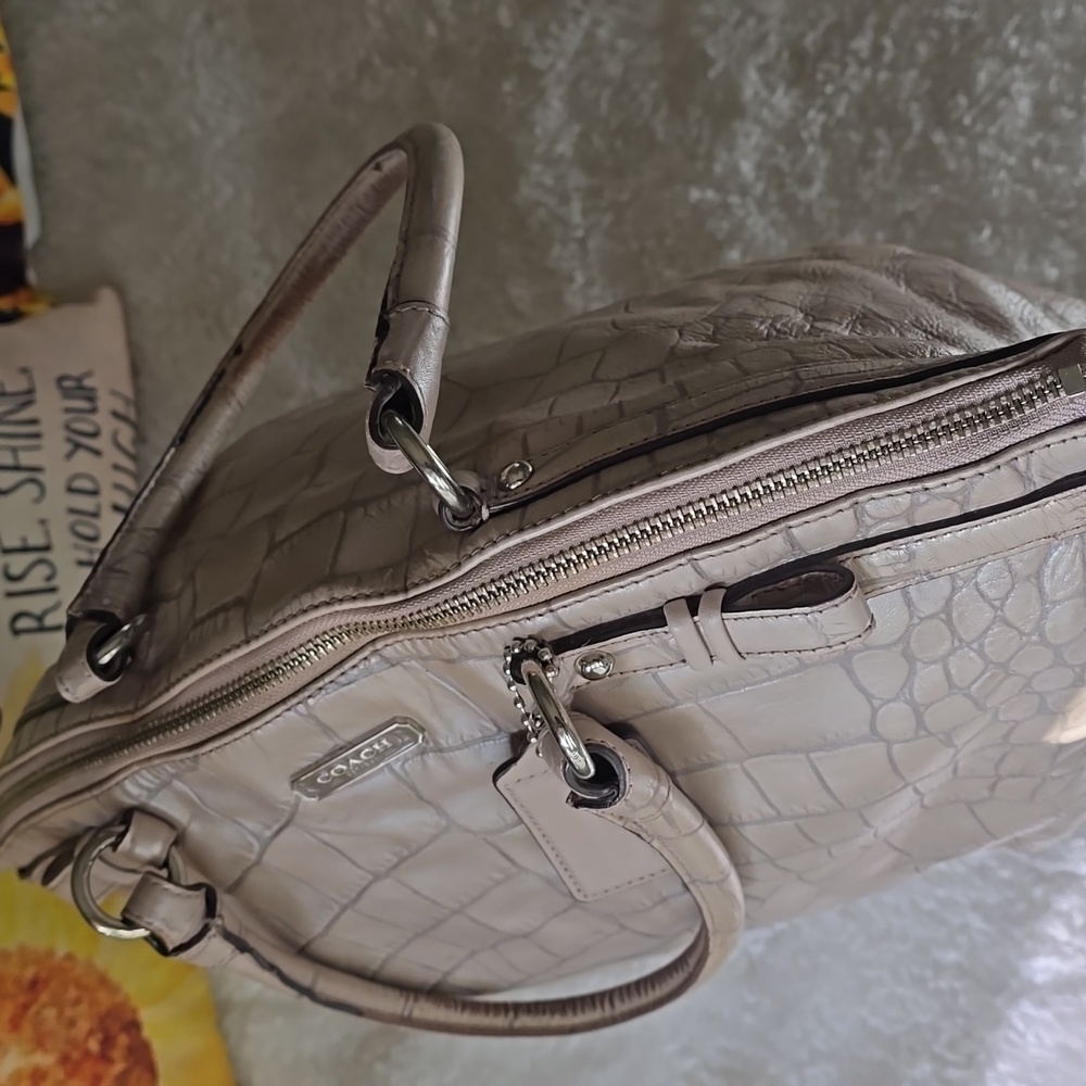 COACH Madison LINDSEY Croc Embossed Large Purse - Picture 7 of 16